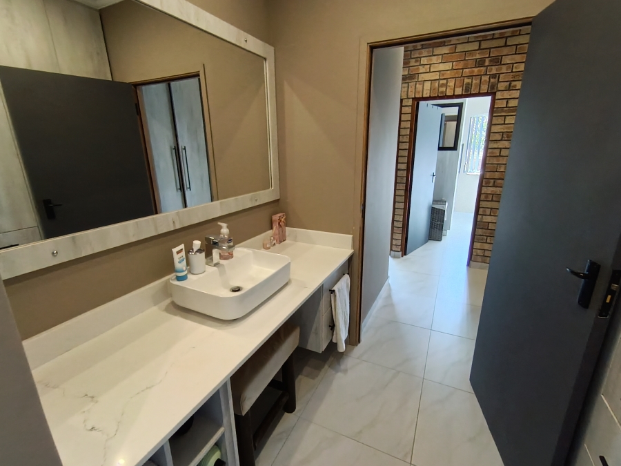 3 Bedroom Property for Sale in Wavecrest Eastern Cape